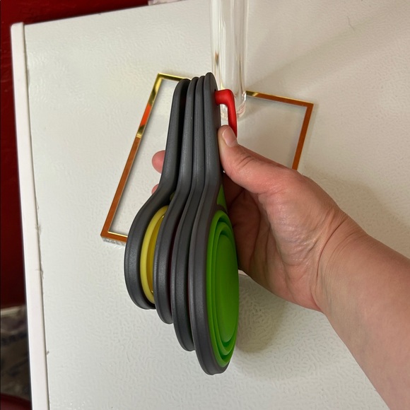 Colorful Measuring Cups Set that collapse - Picture 4 of 4